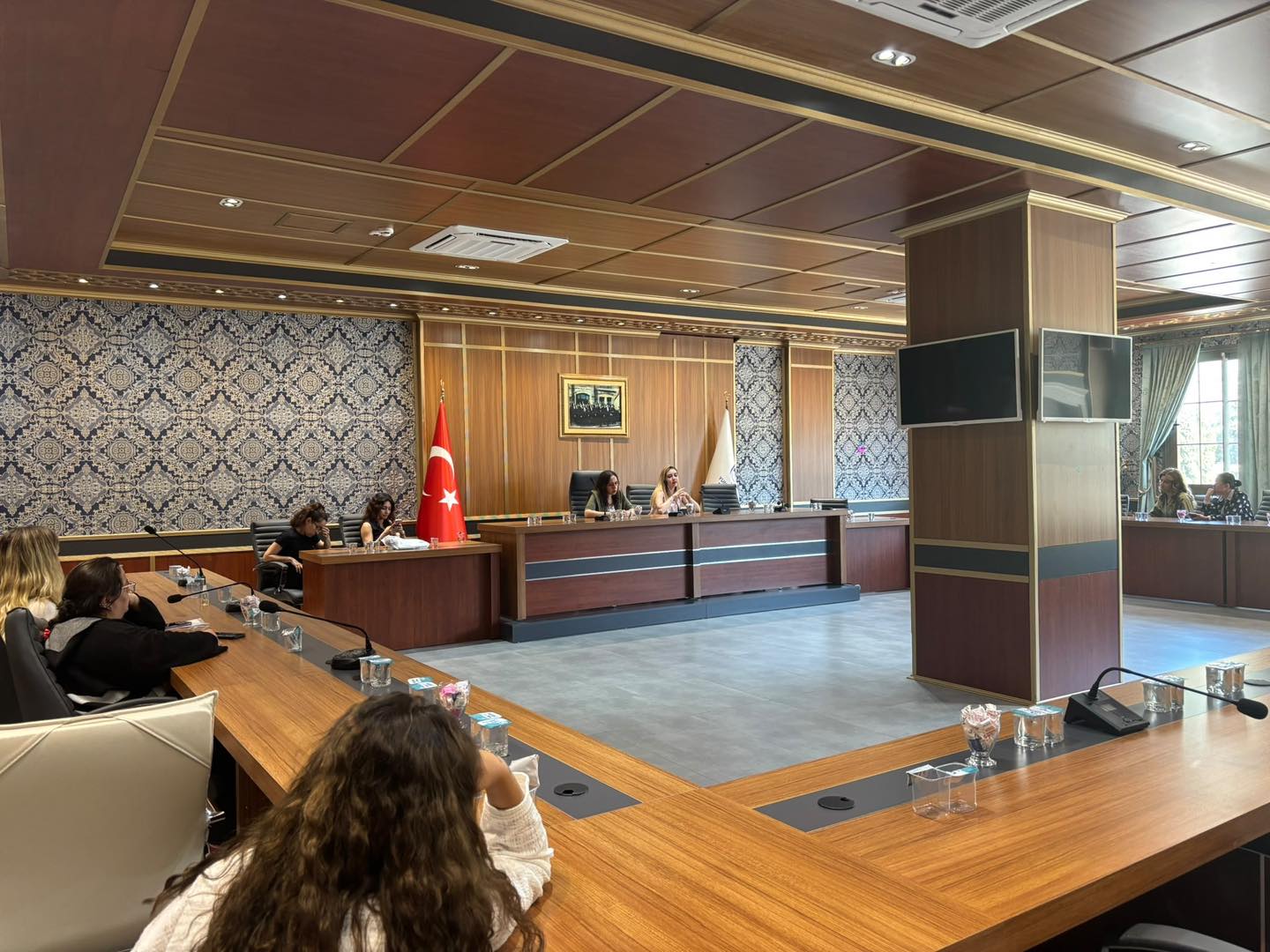 Yunusemre Belediyesi Personeline Koruyucu Aile Hizmeti Tanıtımı Yapıldı