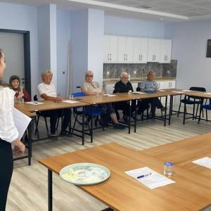 Gördes Huzurevinde Teknoloji Bağımlılığı ve Dijital Okuryazarlık Eğitimi Verildi - fotoğraf 2