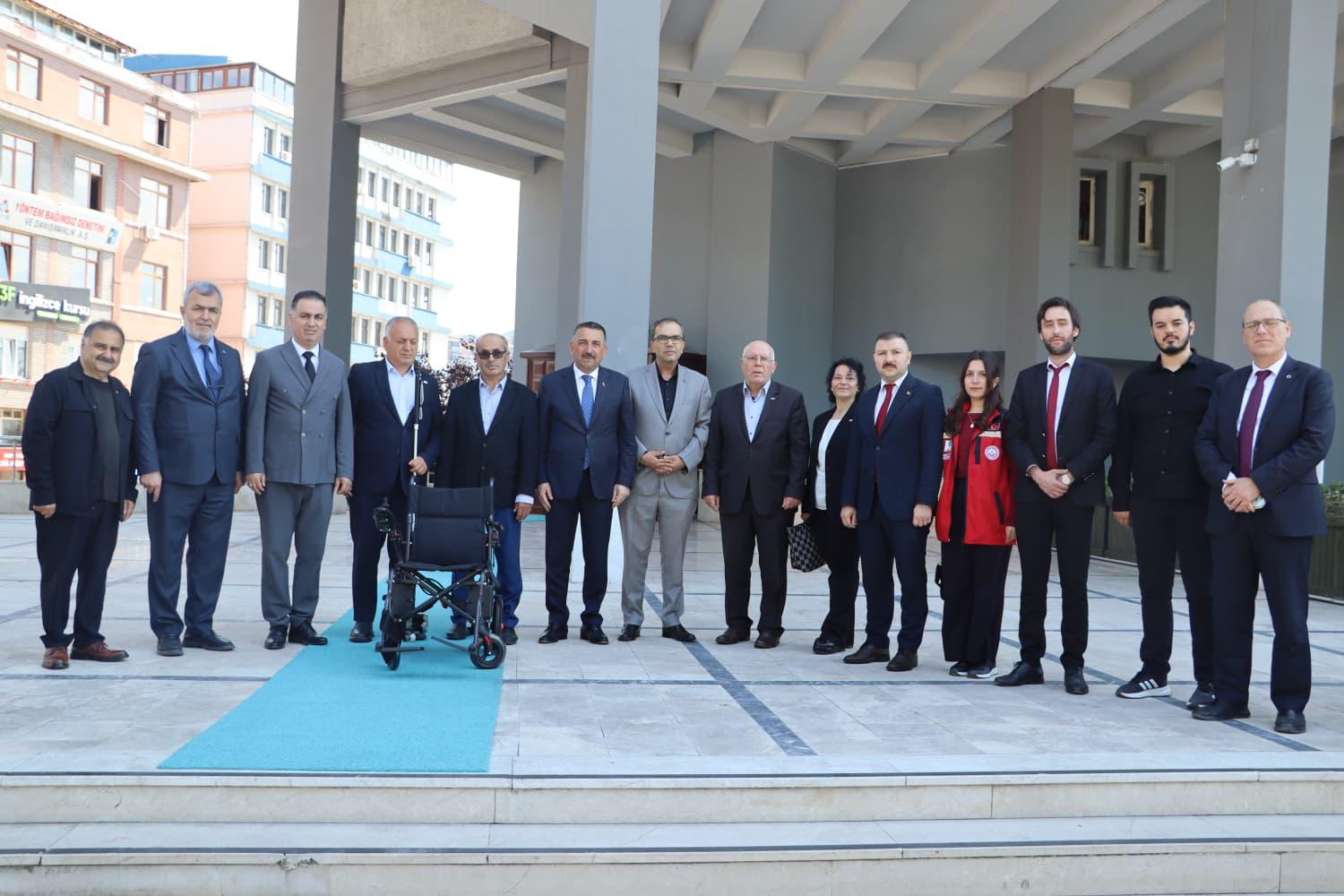 Hayırseverimiz Sn. Mustafa İNCİ tarafından temin edilen akülü sandalye engelli evde bakım hizmetinden yararlanan kıymetli ailemize teslim edilmiştir.