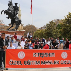Farkındalık için yürüdük, sesimizi duyurmak için yan yana geldik. - fotoğraf 2