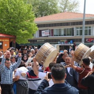 Farkındalık için yürüdük, sesimizi duyurmak için yan yana geldik. - fotoğraf 6