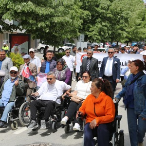 Farkındalık için yürüdük, sesimizi duyurmak için yan yana geldik. - fotoğraf 9