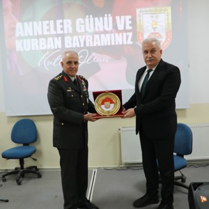 Garnizon Komutanlığında Şehit Aileleriyle Anlamlı Buluşma - fotoğraf 2