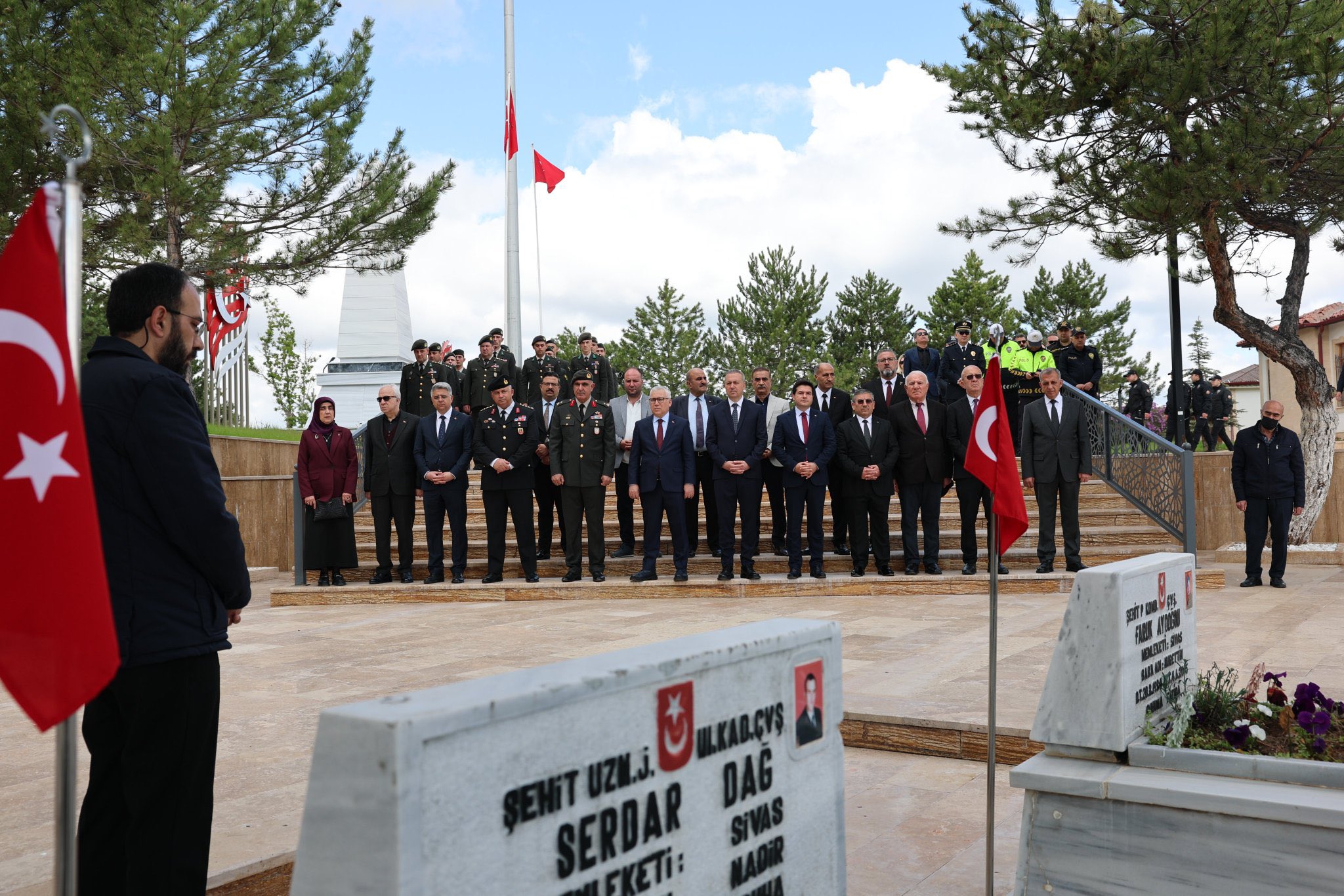Şehitlerimiz Kabirleri Başında Dualarla Yâd Edildi