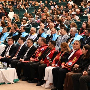 Kafkas Üniversitesi'nde Mezuniyet Coşkusunda İl Müdürümüz Öğrencilerin Mezuniyet Heyecanına Ortak Oldu. 🎓 - fotoğraf 1
