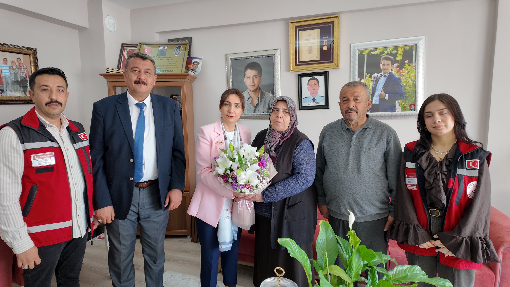 Şehit Annesine Anlamlı Anneler Günü Ziyareti
