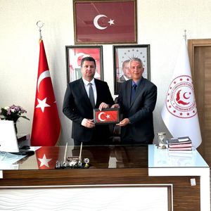 ELAZIĞ TÜRK SAĞLIK-SEN ŞUBE BAŞKANI ADEM POLAT VE YÖNETİM KURULU ÜYELERİNDEN İL MÜDÜRÜMÜZ SAYIN SERDAR DEMİRCİ’YE ZİYARET - fotoğraf 1