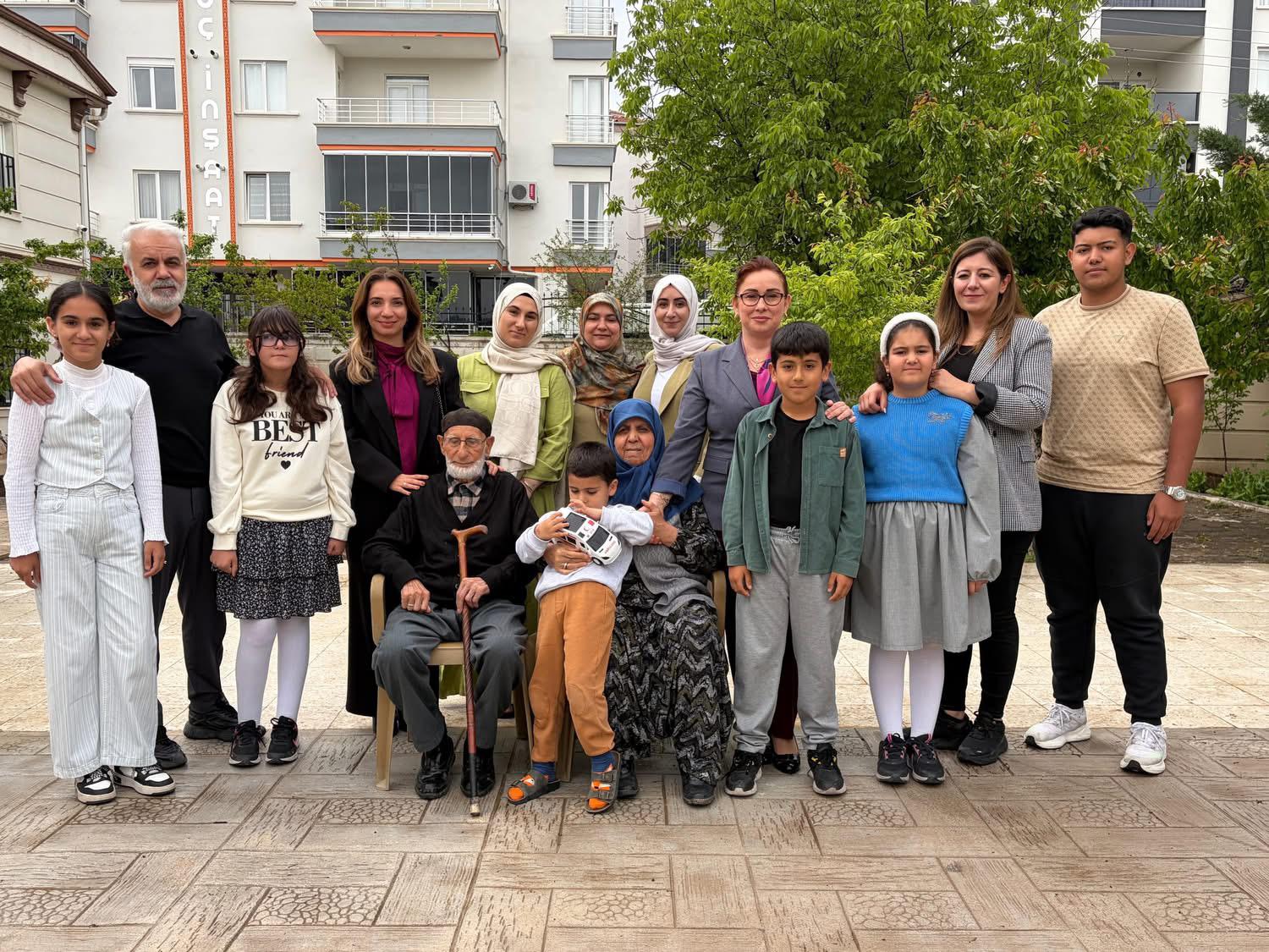 Üç Kuşak Bir Arada Ailemiz