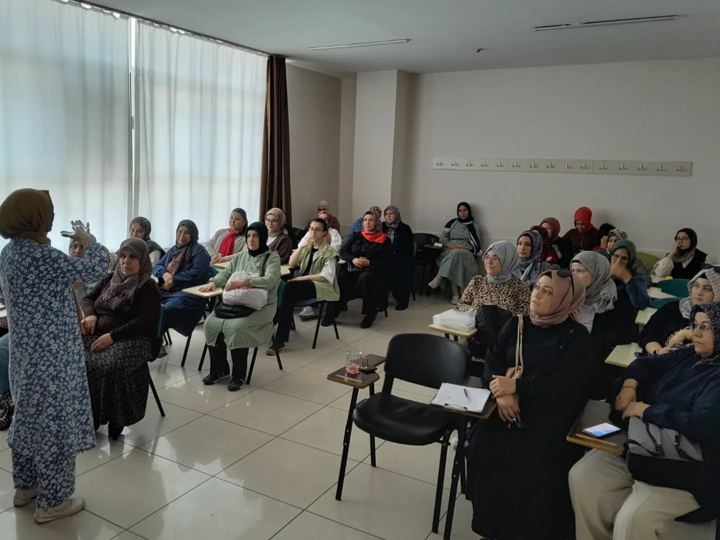 Finansal Okuryazarlık, Aile Bütçesi ve Kaynak Yönetimi, Çocuklarda Bilişim Teknolojileri ve İnternet Kullanımı Konularında Eğitim Düzenlendi 