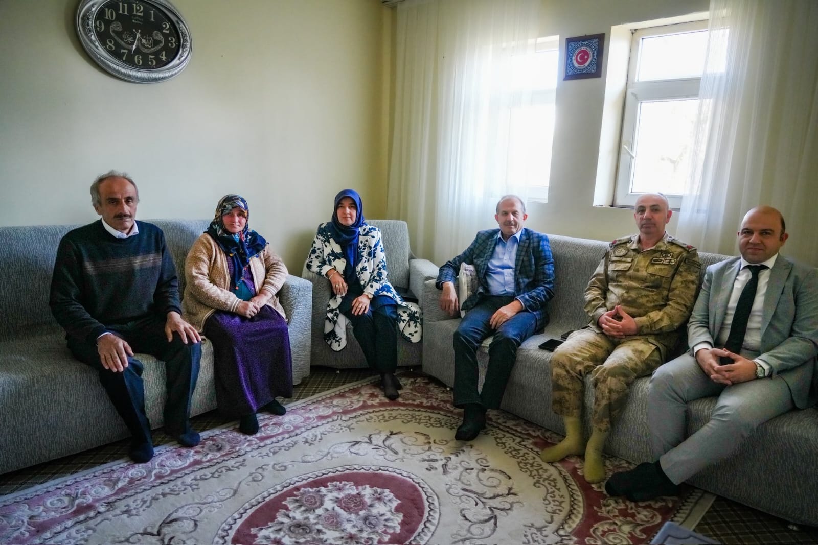 Hakkari’de Anneler Günü’nde Şehit Ailelerine Anlamlı Ziyaret