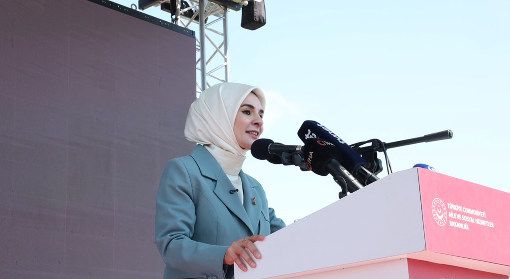Bakanımız Göktaş, "Bilge Çocuk Canım Ailem Kısa Hikaye Yarışması" Ödül Töreni'ne katıldı