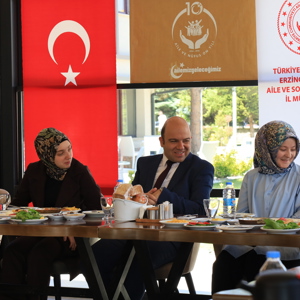 Milli Aile Haftası Kapsamında “Üç Kuşak Bir Sofra Buluşması” Gerçekleştirildi. - fotoğraf 7