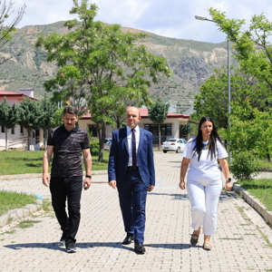 Erzincan Aile ve Sosyal Hizmetler İl Müdürlüğü görevine başlayan İl Müdürümüz Sayın Abdulhalim Ünalan, göreve başlamasının ardından Çocuk Evleri Sitesini ziyaret etti. - fotoğraf 1