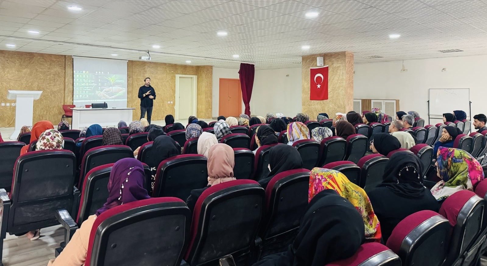 Borsa İstanbul Ortaokulu velilerine yönelik “Aile Eğitim Programı” eğitimi