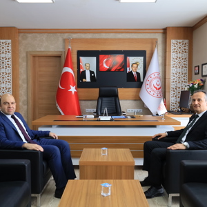 Erzincan Defterdar Sayın Ramazan Özdemir İl Müdürümüz Sayın Abdulhalim Ünalan’ı Makamında Ziyaret Etti. - fotoğraf 1