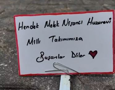 il Müdürlüğümüze bağlı Hendek Melek Nişancı Huzurevi sakinlerimizden Millî Futbol Takımımıza destek mesajı:
