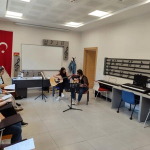 Kula Engelsiz Yaşam Merkezinde Müzik Kursu Başladı - fotoğraf 2