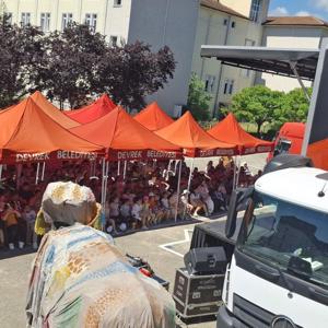 Devrek Misak-ı Milli İlkokulu bahçesinde ‘Sihirli Kutu’ adlı tiyatro oyunu çocuklarımızla buluştu. - fotoğraf 7