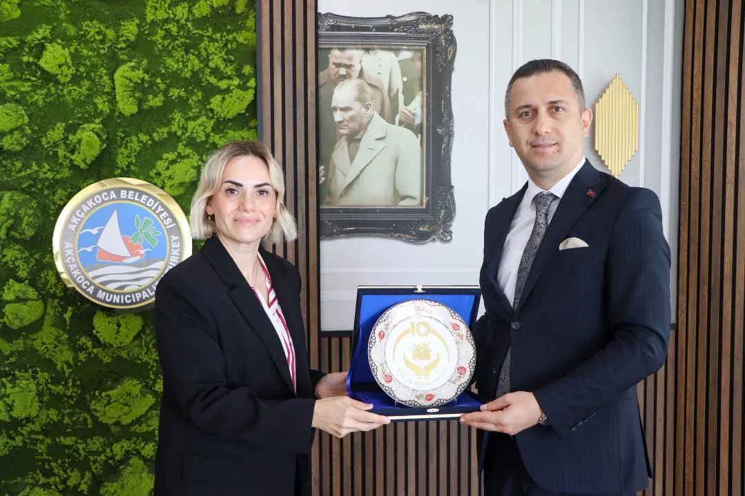 İl Müdürümüz Sezgin Küçüktepe Akçakoca Belediye Başkan Vekili Alev Ünal’a Hayırlı Olsun Ziyareti Gerçekleştirdi.