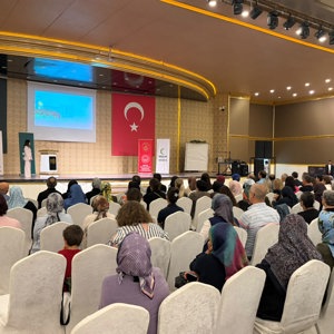 Eğitimci-Yazar Zekeriya Efiloğlu, “Dijital Çağda Aile Olmak” Konulu Konferansta Katılımcılarla Buluştu - fotoğraf 6