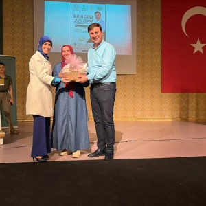 Eğitimci-Yazar Zekeriya Efiloğlu, “Dijital Çağda Aile Olmak” Konulu Konferansta Katılımcılarla Buluştu - fotoğraf 7