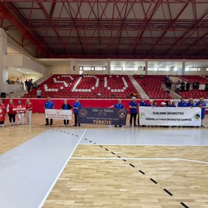 Süleyman Demirel Üniversitesi ev sahipliğinde düzenlenen 6. Ulusal Tazelenme Olimpiyatlarına Bakan Yardımcımız Adil Çalışkan, Engelli ve Yaşlı Hizmetleri Genel Müdür Yardımcısı İsa Tekpınar, Yaşlı Politikaları Daire Başkanı Doç. Dr. Fatih Elibol, Yaşlı Bakım Hizmetleri Daire Başkanı Yakup Gümüş ve İl Müdürümüz Selim Köse katılım sağladı. - fotoğraf 9