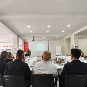 AİLE YILI KAPSAMINDA MUHTARLARLA İSTİŞARE TOPLANTISI GERÇEKLEŞTİRİLDİ - fotoğraf 1