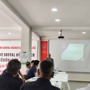 AİLE YILI KAPSAMINDA MUHTARLARLA İSTİŞARE TOPLANTISI GERÇEKLEŞTİRİLDİ - fotoğraf 2