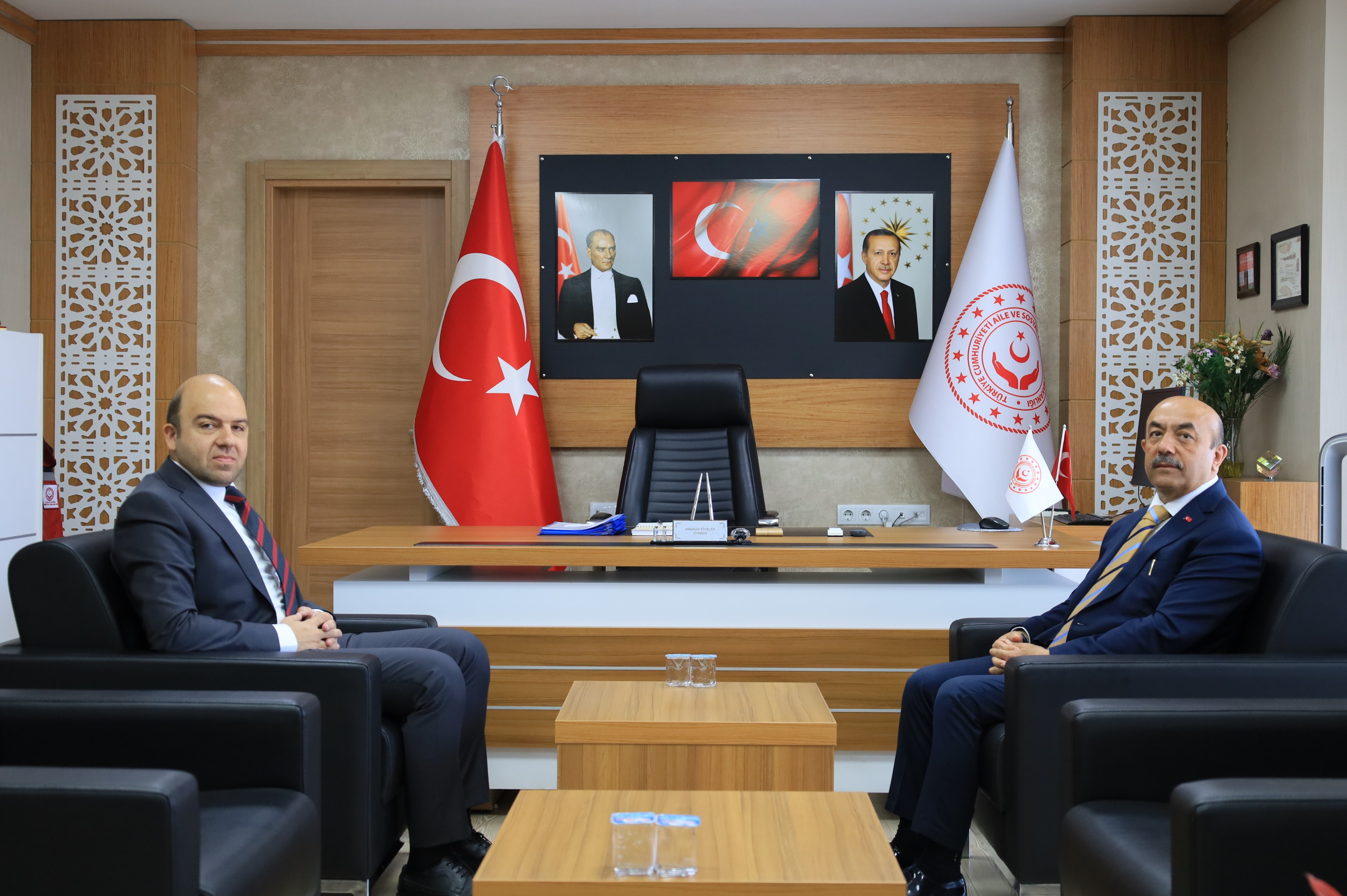 Erzincan İl Millî Eğitim Müdürü Sayın Hacı Ömer Kartal İl Müdürümüz Sayın Abdulhalim Ünalan’ı Makamında Ziyaret Etti. 