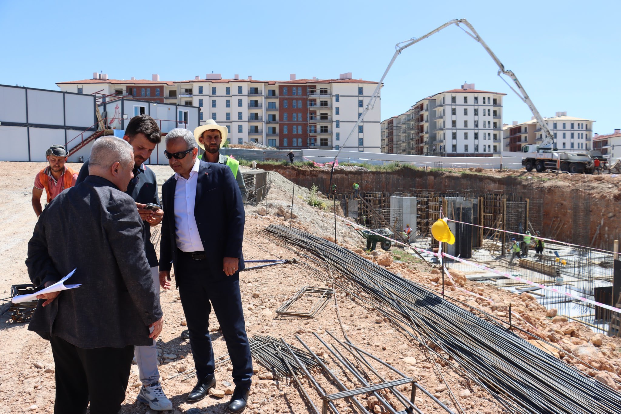 İlimizin ihtiyaç duyduğu ve inşası planlan kuruluş ve birimlerin  inşa edileceği alanları gezdi