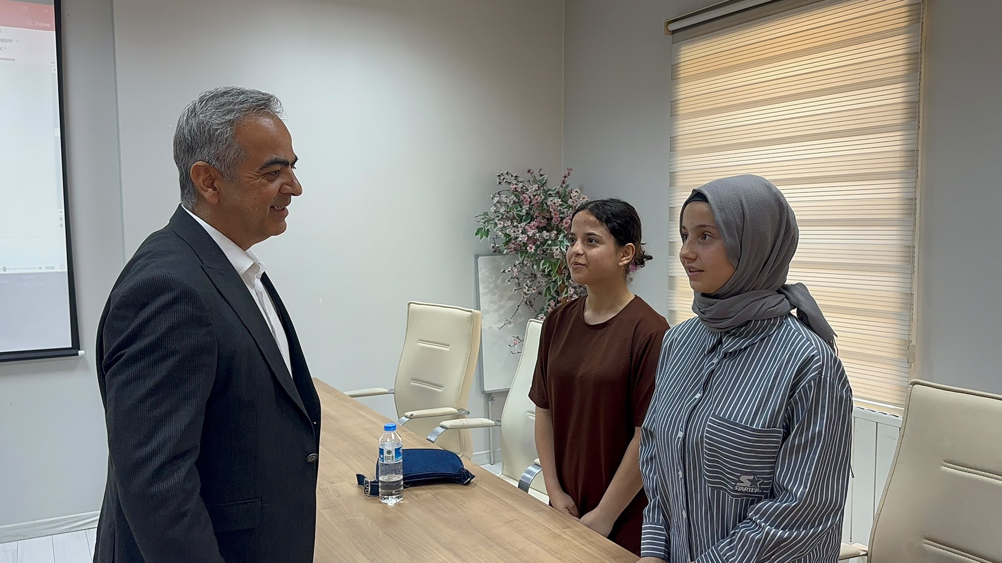 Devlet himayesi altında iken devlet memuru olarak atanan değerli gençlerimize işe başlamadan önce Bakım Sonrası Rehberlik Birimimiz tarafından İş Hayatına Uyum ile ilgili eğitim verildi.