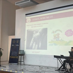 “Şiir Gibi Aile” Gecesinde Koruyucu Aileler ve Babalar Günü Coşkusu Bir Araya Geldi - fotoğraf 3