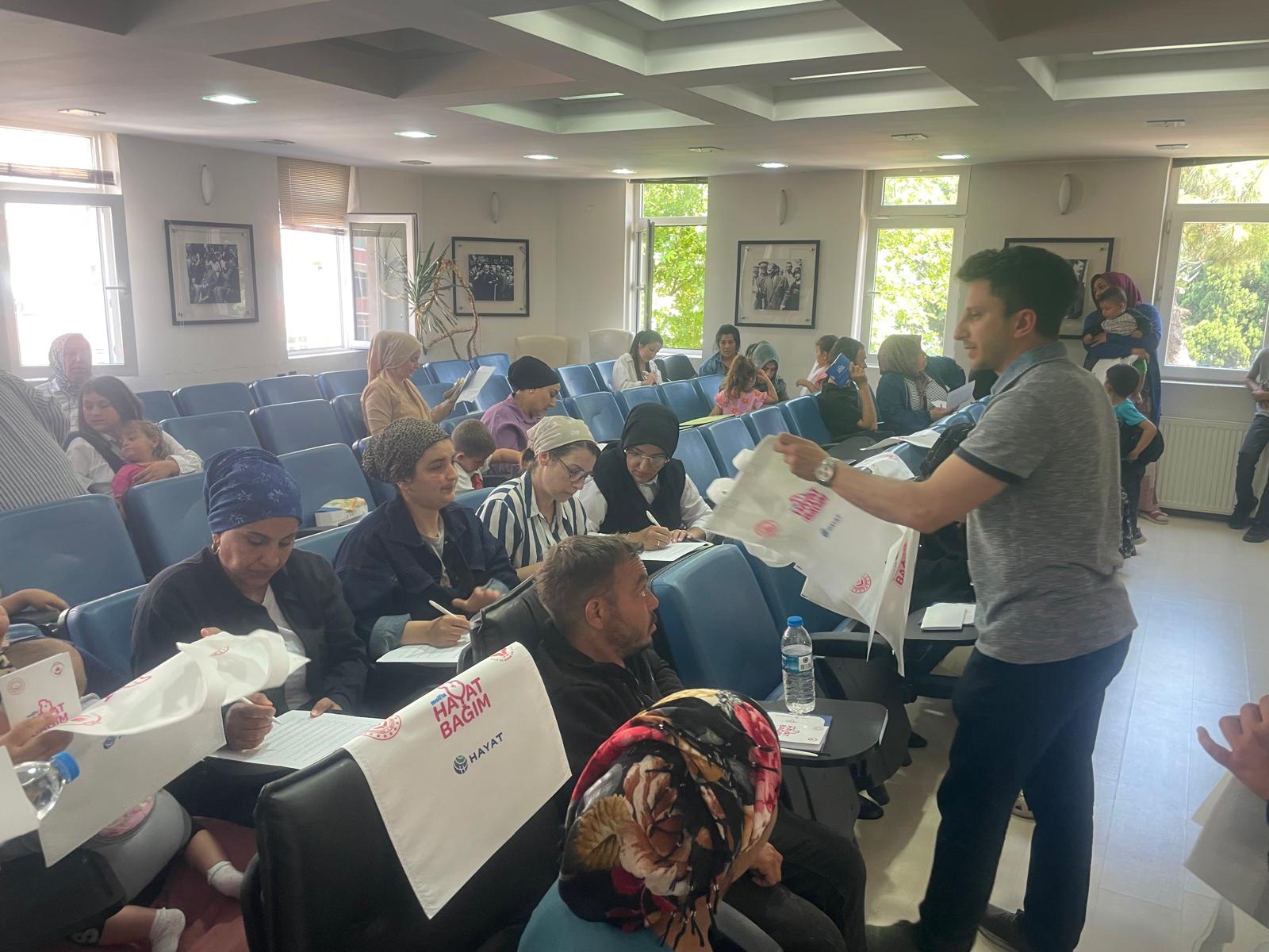 Hayat Bağım Projesi Kapsamında Ebeveynlere “Güvenli Bağlanma ve Duyarlı Bakım” Eğitimi Verildi
