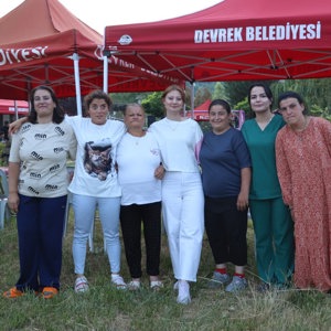 Devrek Engelsiz Yaşam Bakım, Rehabilitasyon ve Aile Danışma Merkezi Müdürlüğünde çiğ köfte etkinliği düzenlenmiştir. - fotoğraf 10