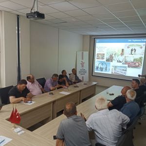 Gölhisar Sosyal Hizmet Merkezi Müdürlüğümüz personelleri tarafından, Sosyal Risk Haritaları çalışmaları kapsamında Çavdır ilçesinde görev yapan muhtarlara yönelik bilgilendirme faaliyeti gerçekleştirildi. - fotoğraf 2