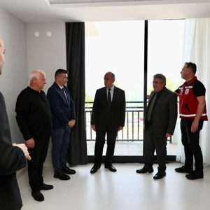 Huzurevimizde Yeni Dönem Valimiz Sayın Muammer Erol İnşaat Çalışmalarını Yerinde İnceledi - fotoğraf 1