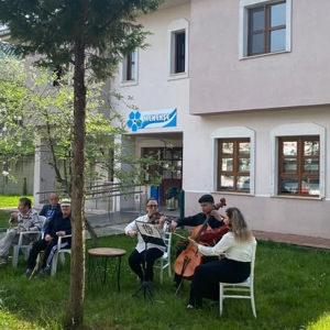 Nesiller Arası Gönül Köprüsü Huzurevi Sakinlerimiz ve Çocuklarımız Bayram Coşkusunda Buluştu - fotoğraf 4