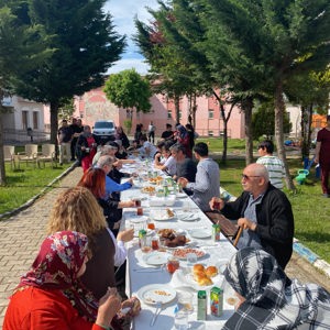 Nesiller Arası Gönül Köprüsü Huzurevi Sakinlerimiz ve Çocuklarımız Bayram Coşkusunda Buluştu - fotoğraf 1