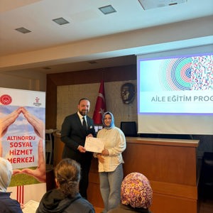 Sağlıklı Aile, Güçlü Gelecek: "Modüler Aile Eğitim Programı" Mezunlarını Verdi - fotoğraf 3