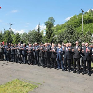 Arefe Gününde Şehitlerimiz Dualarla Yâd Edildi - fotoğraf 3