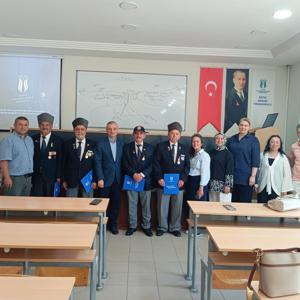 Vatan ve Kahramanlık Buluşmalarında Gazilerimiz Gençlerle Bir Araya Geldi - fotoğraf 5