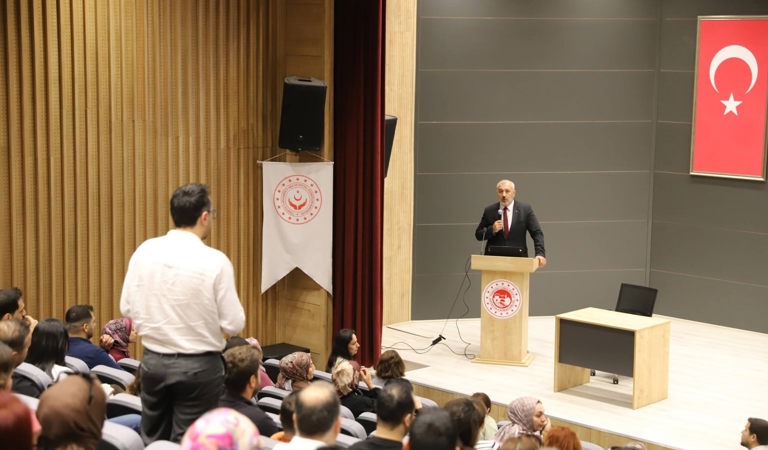 Sosyal Risk Haritaları kapsamında görev alacak tüm meslek elemanlarımıza hizmet içi eğitim düzenlenmiştir.