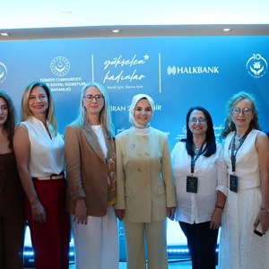Bakanımız Göktaş, İzmir'de "Yükselen Kadınlar: Kendi İşim, Benim İzim" programında konuştu - fotoğraf 6