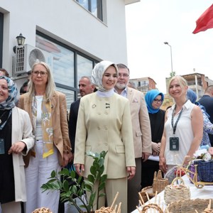 Bakanımız Göktaş, İzmir'de "Yükselen Kadınlar: Kendi İşim, Benim İzim" programında konuştu - fotoğraf 9
