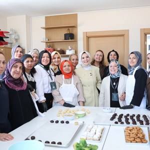 Bakanımız Göktaş, İzmir'de "Yükselen Kadınlar: Kendi İşim, Benim İzim" programında konuştu - fotoğraf 12