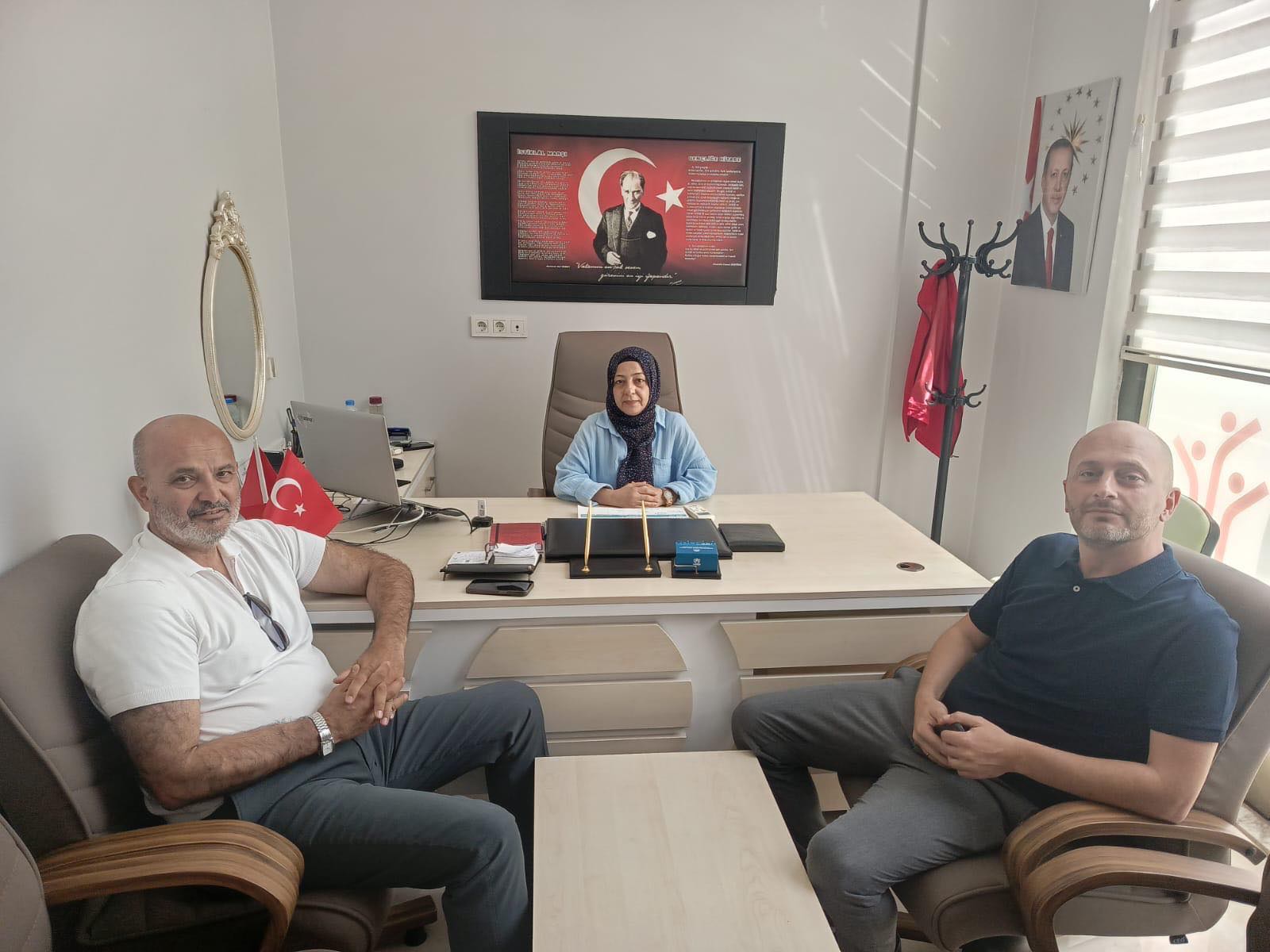 İl Müdürümüz Yakup KÜTÜK, Milas Sosyal Hizmet Merkezi Müdürlüğümüzü ziyaret ederek yürütülen çalışmalar hakkında incelemelerde bulundu.
