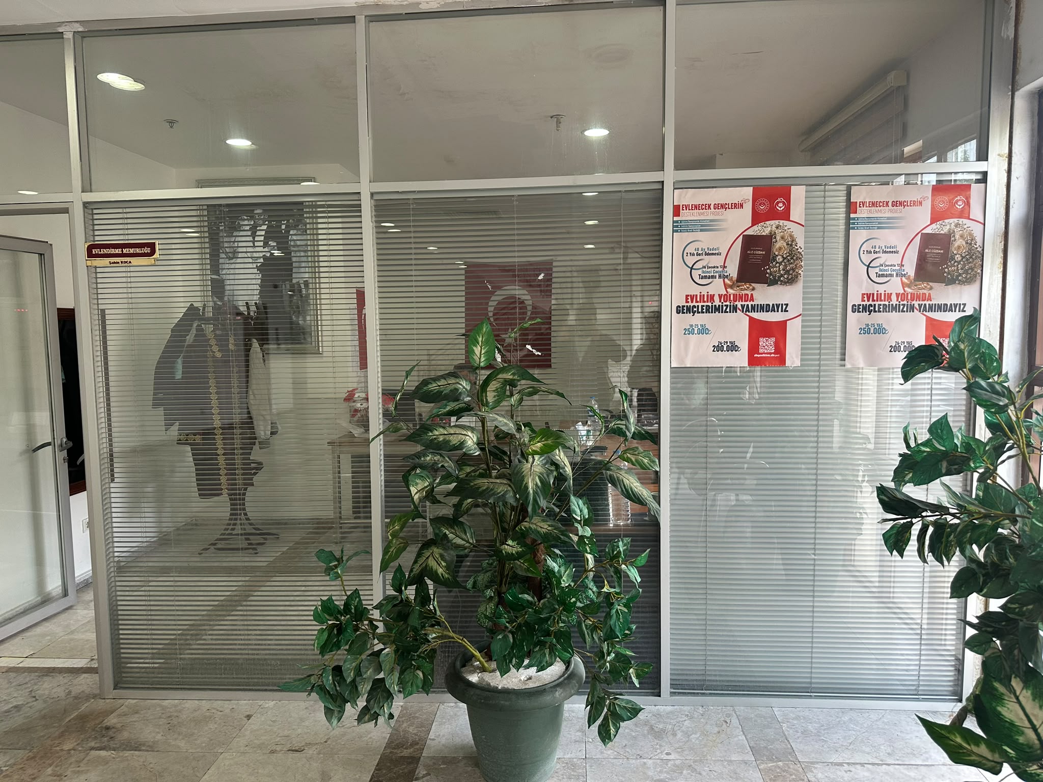 Evlenecek Gençlerin Desteklenmesi Projesi kapsamında, projenin görünürlüğünü ve bilinirliğini artırmak amacıyla ilimizde bulunan evlendirme daireleri, nikâh salonları ve billboardlara tanıtım afişleri asıldı.