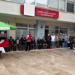Kıbrıs Gazimiz Kamil Aydemir Son Yolculuğuna Uğurlandı - fotoğraf 5