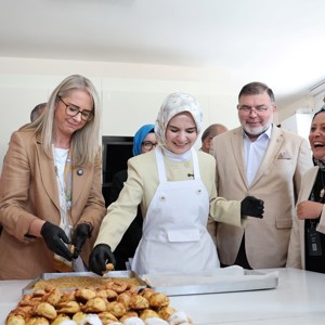 Bakanımız Göktaş, İzmir'de "Yükselen Kadınlar: Kendi İşim, Benim İzim" Programında Konuştu - fotoğraf 10