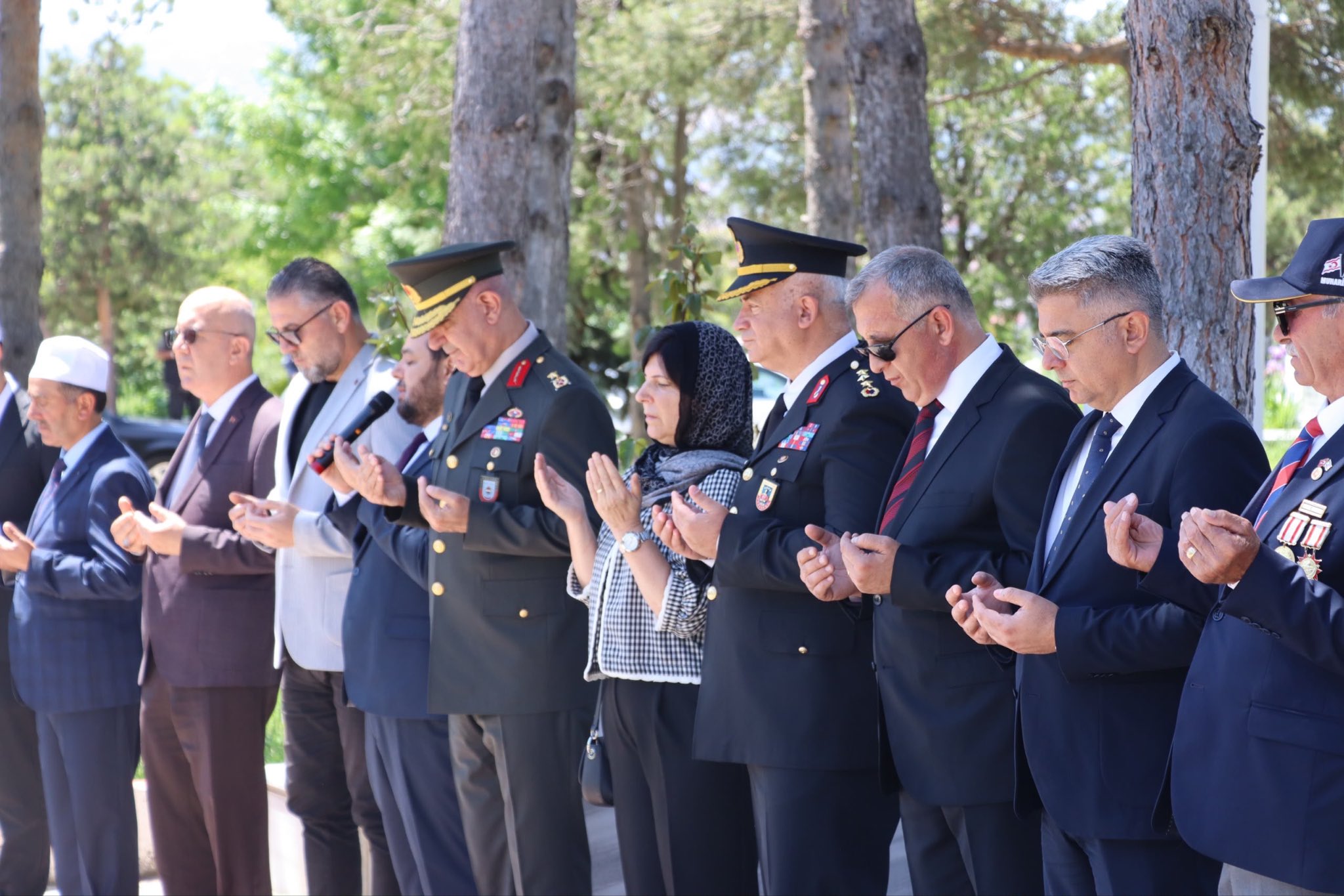 Jandarma Teşkilatımızın 187. kuruluş yıl dönümü programları kapsamında ilimiz şehitliğinde anma programı gerçekleştirildi. 
